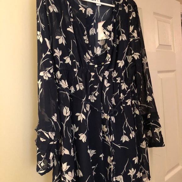 Motherhood maternity blouse NWT with built in cami - Picture 5 of 5